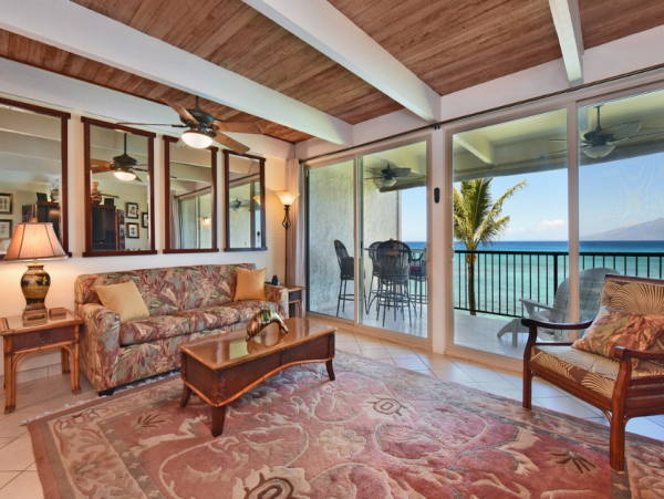 Luxury Oceanfront Condo in West Maui - Stunning Views & Amenities